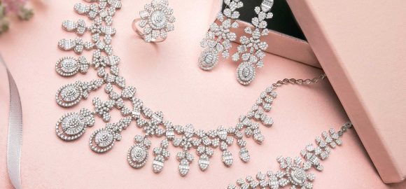 how-to-choose-the-perfect-gold-or-diamond-jewellery-to-complement-your-wedding-dress